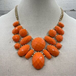 Beautiful Unsigned Gold Tone Orange Acrylic Faceted Statement Bib Necklace